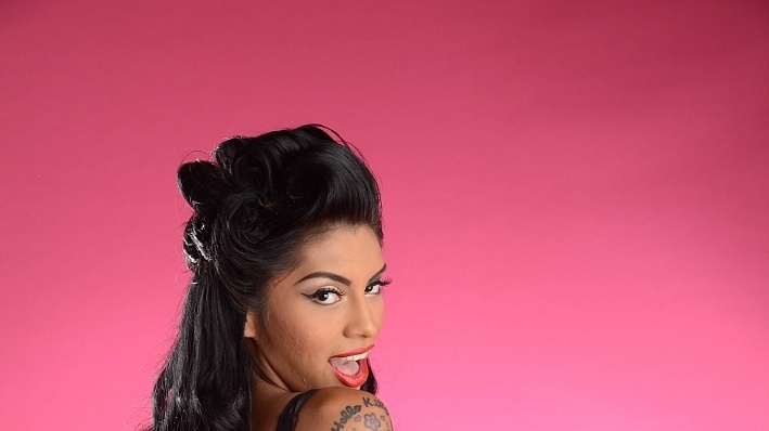 2019/Nov/NatalieFox5